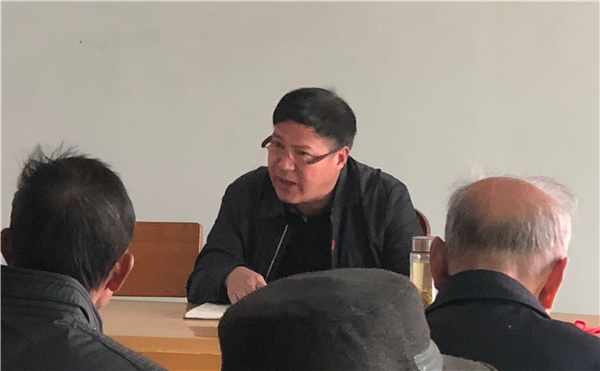 潘铜生同志上“不忘初心、牢记使命”主题教育党课.png