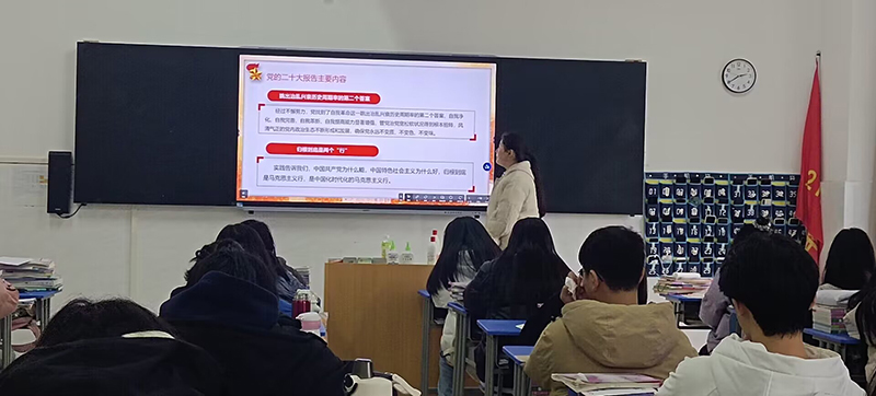 21高职护理1班  学文件3.jpg